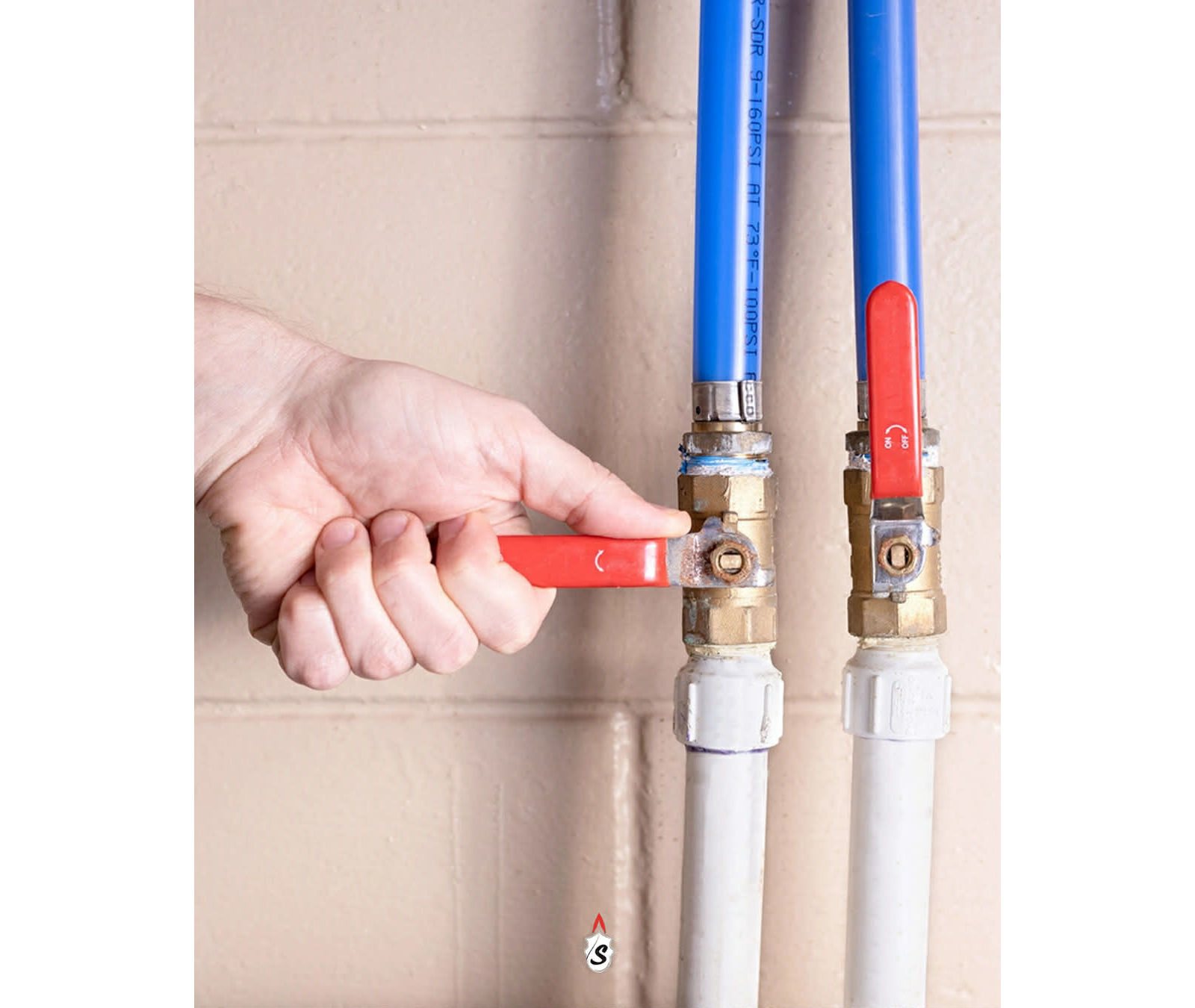 Emergency Plumbing: What to Do Before the Plumber Arrives